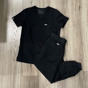 Figs scrubs set- Black size Small top and Small petite bottom